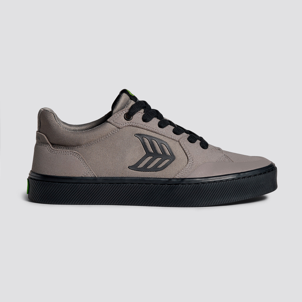 Cariuma Low Top Suede The Vallely Damen Grau Schwarz | 359-NMBXSW